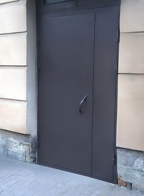 Дверь в подъезд дома Дверь в подъезд дома