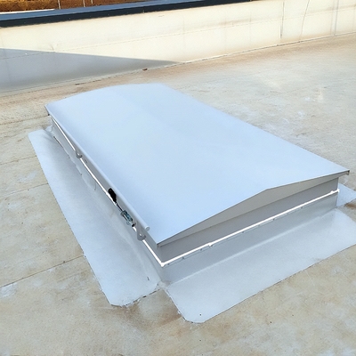 Люк с крышкой Люк с крышкой